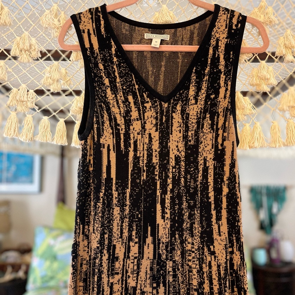 DANA BUCHMAN Sleeveless, Lightweight Sweater Dress. Flowing Skirt. Size Medium.